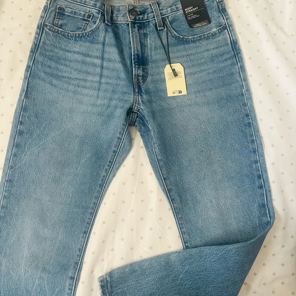Women’s Straight Light Blue Levi’s Jeans - Classic Everyday Fit